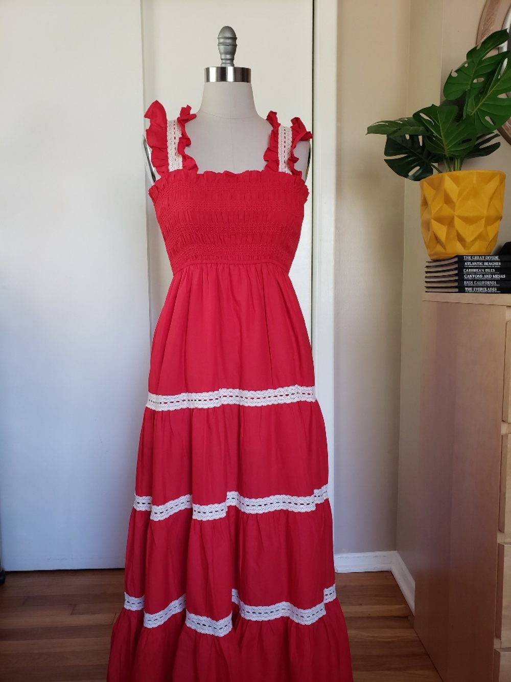She's The Moment Maxi Dress Size Large NEW!